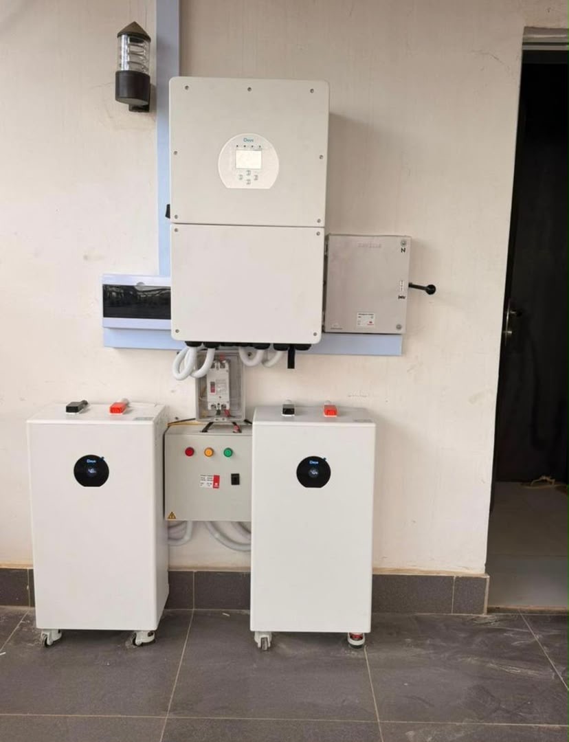 Wall-mounted inverter with two floor-standing lithium batteries for the restaurant installation